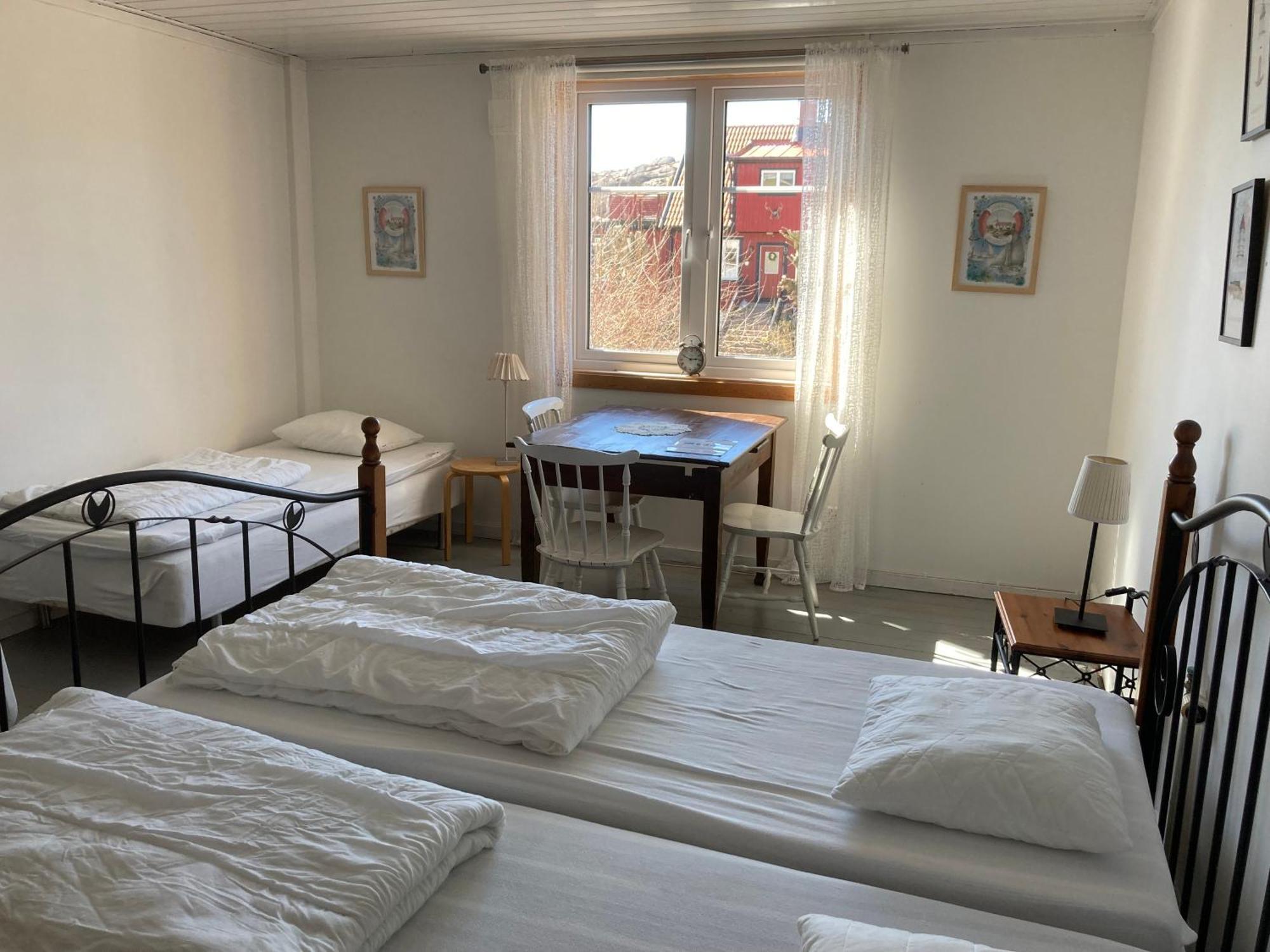 Kustnaera Vandrarhem Hamburgsund Habitación foto